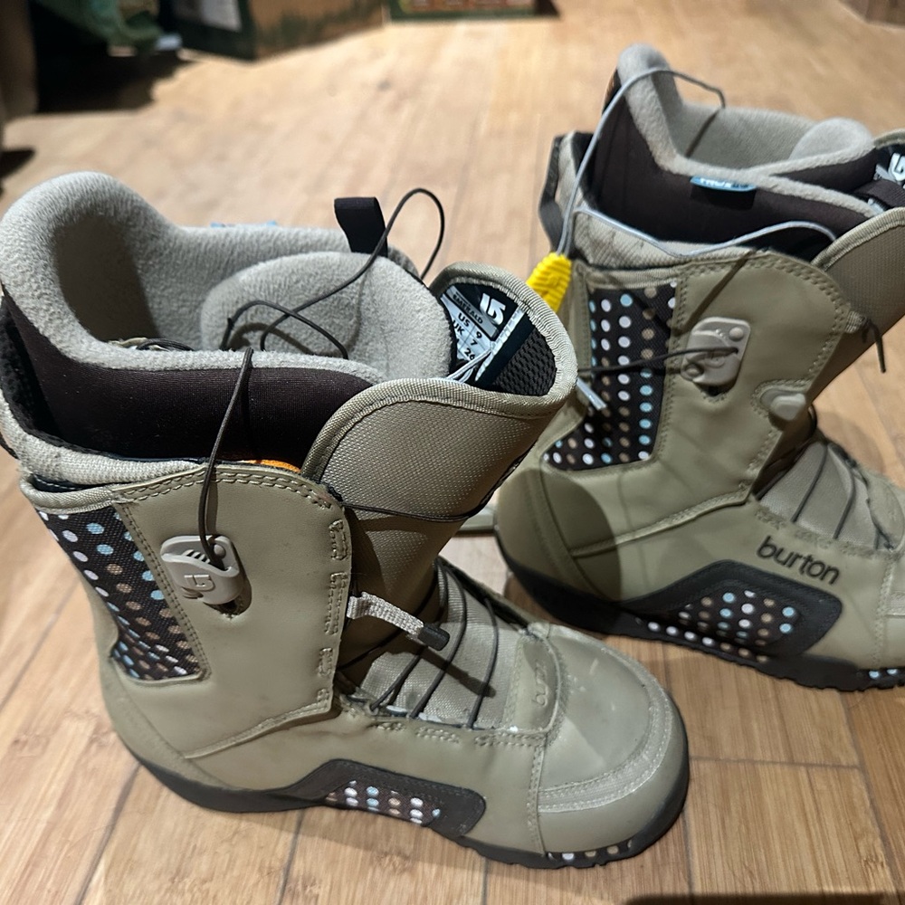 Burton Snowboard Boots - Tan and Black